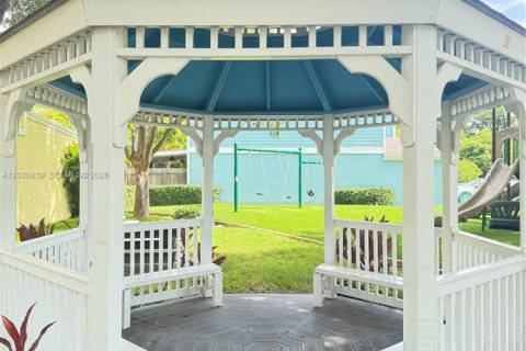 Villa ou maison à louer à Miami, Floride: 4 chambres № 2086086 - photo 12