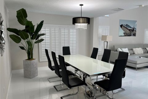 Casa en venta en Tampa, Florida, 4 dormitorios, 285.3 m2 № 2222742 - foto 12