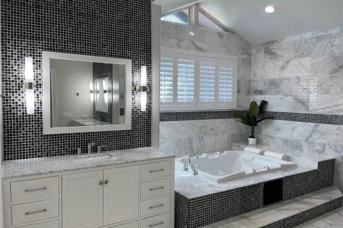 Casa en venta en Tampa, Florida, 4 dormitorios, 285.3 m2 № 2222742 - foto 5