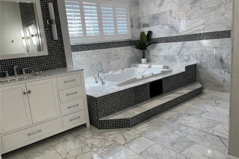 Casa en venta en Tampa, Florida, 4 dormitorios, 285.3 m2 № 2222742 - foto 17