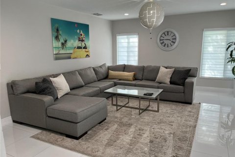 Casa en venta en Tampa, Florida, 4 dormitorios, 285.3 m2 № 2222742 - foto 15