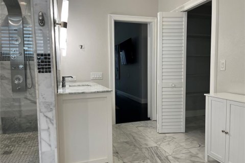 Casa en venta en Tampa, Florida, 4 dormitorios, 285.3 m2 № 2222742 - foto 13