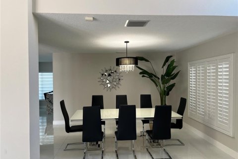 Casa en venta en Tampa, Florida, 4 dormitorios, 285.3 m2 № 2222742 - foto 10