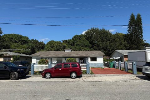 Купить коммерческую недвижимость в Майами, Флорида 139.35м2, № 1971524 - фото 1