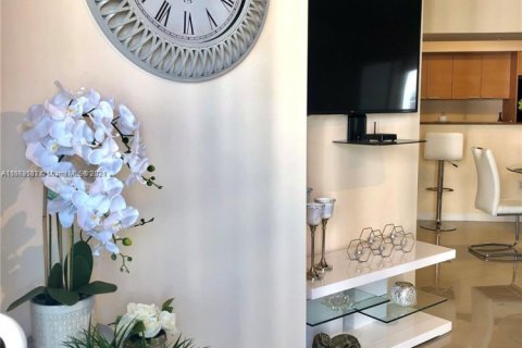 Condo in Sunny Isles Beach, Florida, 1 bedroom  № 1874553 - photo 8