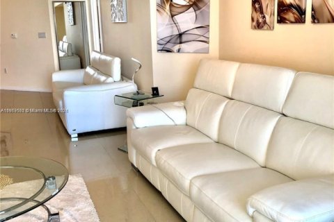Condo in Sunny Isles Beach, Florida, 1 bedroom  № 1874553 - photo 4