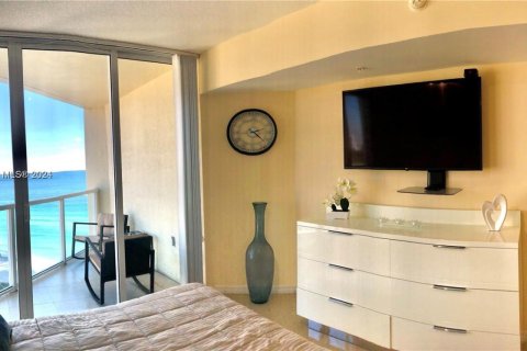 Condo in Sunny Isles Beach, Florida, 1 bedroom  № 1874553 - photo 24
