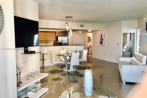 Condo in Sunny Isles Beach, Florida, 1 bedroom  № 1874553 - photo 3