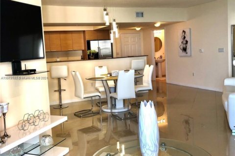 Condo in Sunny Isles Beach, Florida, 1 bedroom  № 1874553 - photo 7