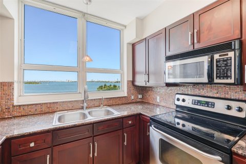 Condo in Miami, Florida, 3 bedrooms  № 1756851 - photo 24