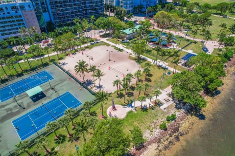 Condo in Miami, Florida, 3 bedrooms  № 1756851 - photo 14