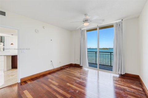 Condo in Miami, Florida, 3 bedrooms  № 1756851 - photo 30
