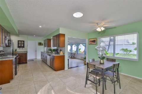 House in Sun City Center, Florida 2 bedrooms, 167.5 sq.m. № 1843377 - photo 15