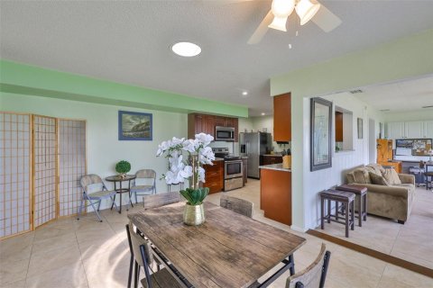 House in Sun City Center, Florida 2 bedrooms, 167.5 sq.m. № 1843377 - photo 13