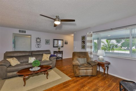 House in Sun City Center, Florida 2 bedrooms, 167.5 sq.m. № 1843377 - photo 5