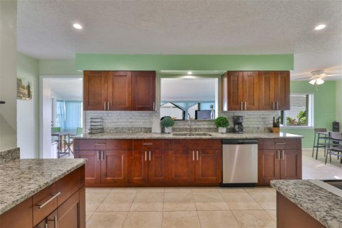 House in Sun City Center, Florida 2 bedrooms, 167.5 sq.m. № 1843377 - photo 12