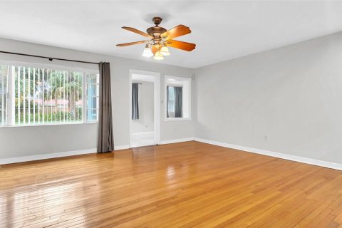 Casa en alquiler en Tampa, Florida, 3 dormitorios, 126.72 m2 № 1835779 - foto 4