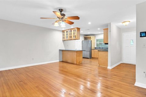 Casa en alquiler en Tampa, Florida, 3 dormitorios, 126.72 m2 № 1835779 - foto 10