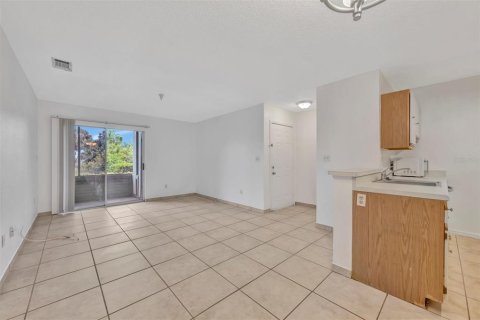 Condominio en alquiler en Saint Petersburg, Florida, 1 dormitorio, 67.73 m2 № 1873513 - foto 17