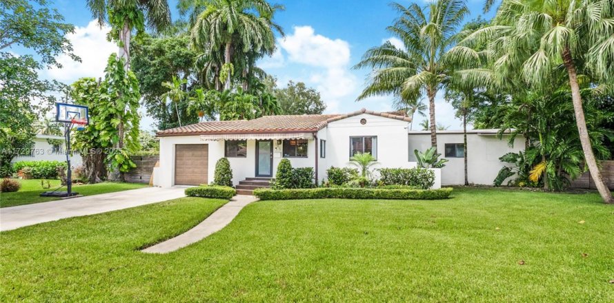 House in El Portal, Florida 4 bedrooms, 164.81 sq.m. № 1825825