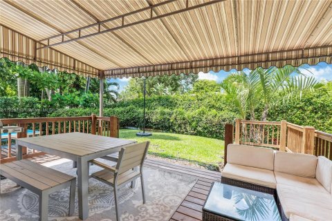 House in El Portal, Florida 4 bedrooms, 164.81 sq.m. № 1825825 - photo 2