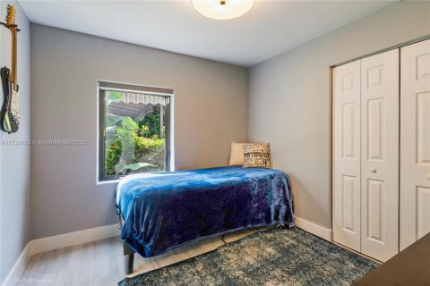 House in El Portal, Florida 4 bedrooms, 164.81 sq.m. № 1825825 - photo 15