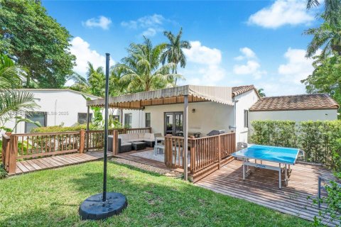 House in El Portal, Florida 4 bedrooms, 164.81 sq.m. № 1825825 - photo 3