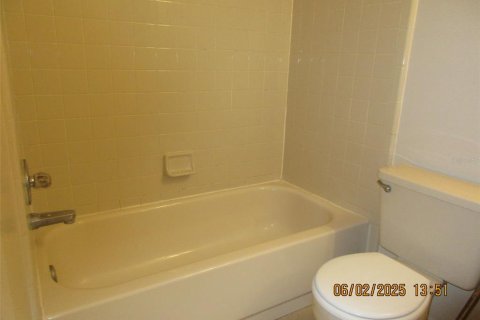 Townhouse in Kissimmee, Florida 3 bedrooms, 118.64 sq.m. № 1792363 - photo 19