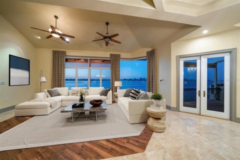 House in Belleair, Florida 5 bedrooms, 556.02 sq.m. № 1512158 - photo 13