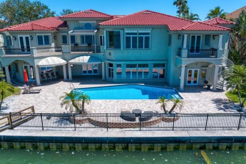House in Belleair, Florida 5 bedrooms, 556.02 sq.m. № 1512158 - photo 17