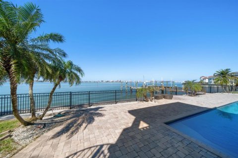 House in Belleair, Florida 5 bedrooms, 556.02 sq.m. № 1512158 - photo 21