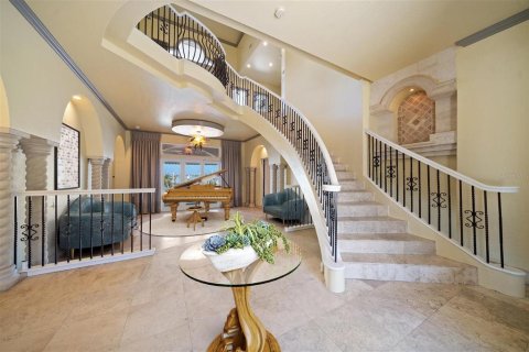 House in Belleair, Florida 5 bedrooms, 556.02 sq.m. № 1512158 - photo 9