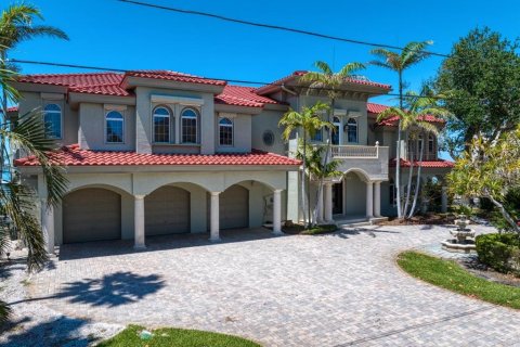 House in Belleair, Florida 5 bedrooms, 556.02 sq.m. № 1512158 - photo 2