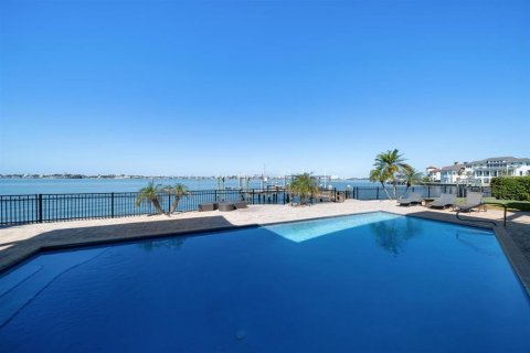House in Belleair, Florida 5 bedrooms, 556.02 sq.m. № 1512158 - photo 20