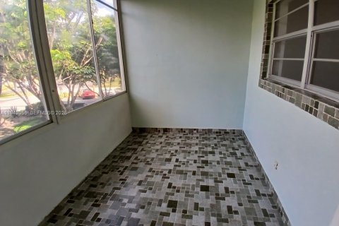 Copropriété à louer à Lauderdale Lakes, Floride: 1 chambre, 63.55 m2 № 1999019 - photo 11