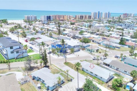 Купить коммерческую недвижимость в Мадейра - Бич, Флорида 2 спальни, 125.6м2, № 1747129 - фото 2