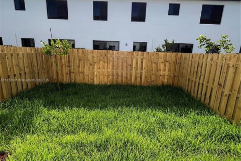 Townhouse in Miami, Florida 3 bedrooms № 1887627 - photo 25