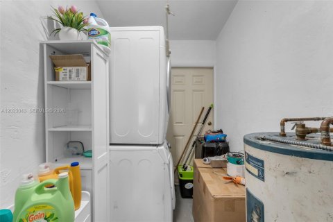 Touwnhouse à vendre à Miami, Floride: 3 chambres, 94.3 m2 № 2084863 - photo 9