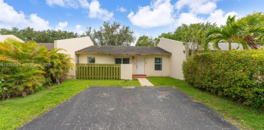 Touwnhouse à Miami, Floride 3 chambres, 94.3 m2 № 2084863