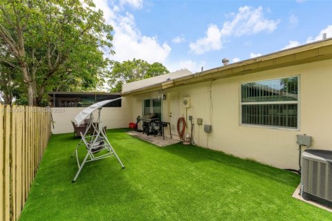 Touwnhouse à vendre à Miami, Floride: 3 chambres, 94.3 m2 № 2084863 - photo 14