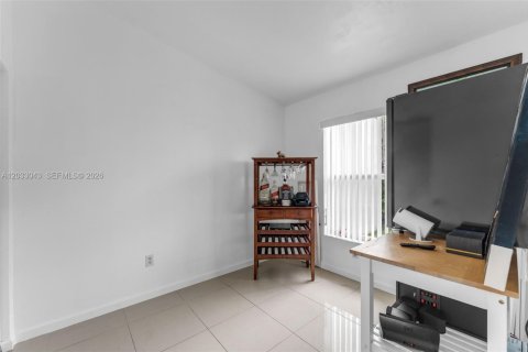 Touwnhouse à vendre à Miami, Floride: 3 chambres, 94.3 m2 № 2084863 - photo 8