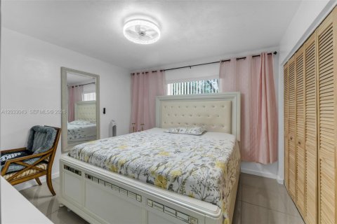 Touwnhouse à vendre à Miami, Floride: 3 chambres, 94.3 m2 № 2084863 - photo 11