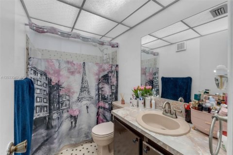 Touwnhouse à vendre à Miami, Floride: 3 chambres, 94.3 m2 № 2084863 - photo 10
