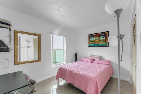 Touwnhouse à vendre à Miami, Floride: 3 chambres, 94.3 m2 № 2084863 - photo 12