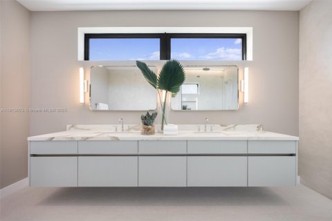 Townhouse in Miami, Florida 3 bedrooms, 263.94 sq.m. № 1971008 - photo 20