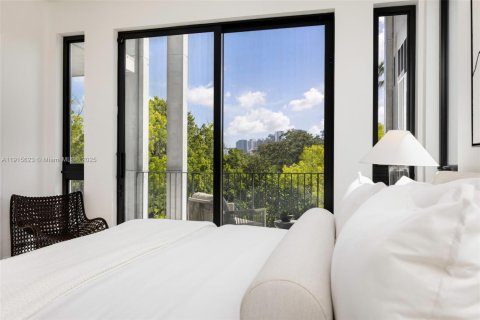 Townhouse in Miami, Florida 3 bedrooms, 263.94 sq.m. № 1971008 - photo 18