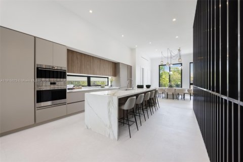 Townhouse in Miami, Florida 3 bedrooms, 263.94 sq.m. № 1971008 - photo 8