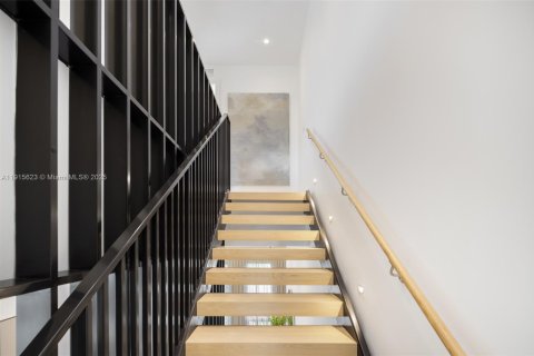 Townhouse in Miami, Florida 3 bedrooms, 263.94 sq.m. № 1971008 - photo 14