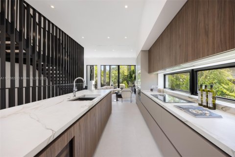 Townhouse in Miami, Florida 3 bedrooms, 263.94 sq.m. № 1971008 - photo 9