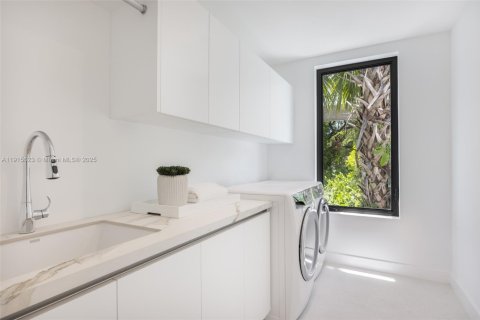 Townhouse in Miami, Florida 3 bedrooms, 263.94 sq.m. № 1971008 - photo 30